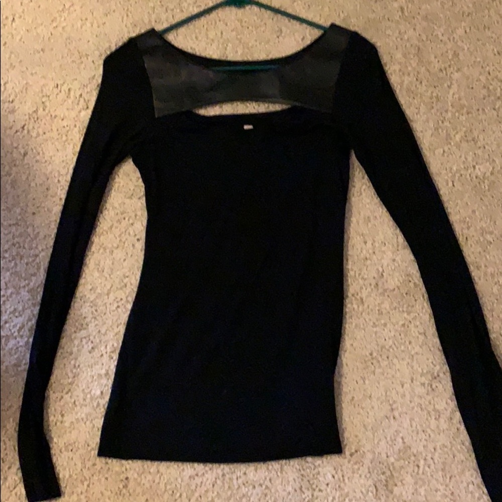 Very soft Bailey 44 black long sleeve with cutout